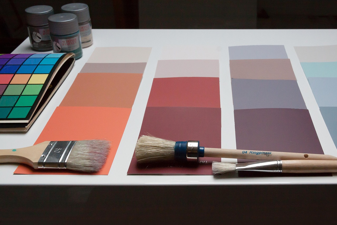 Échantillons de teintes et nuancier de couleurs pour décoration intérieure